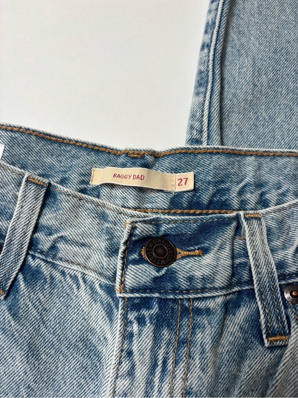 Levi’s Baggy Dad Jeans - Picture 3 of 3